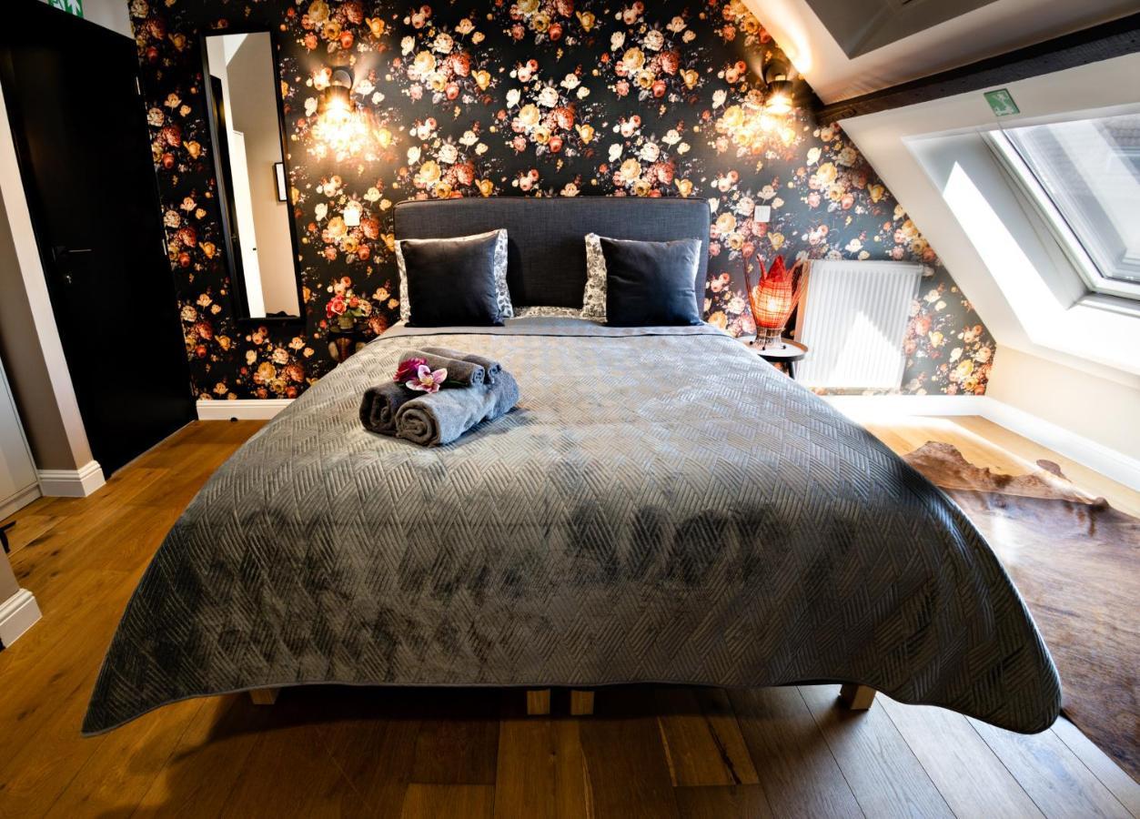 Luxury Suites Ambassador Anversa Esterno foto
