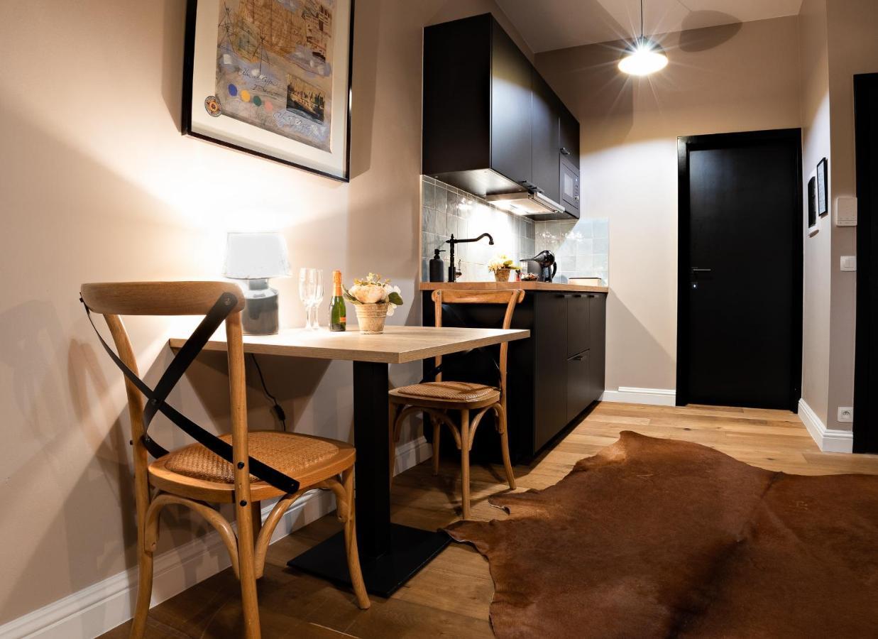 Luxury Suites Ambassador Anversa Esterno foto