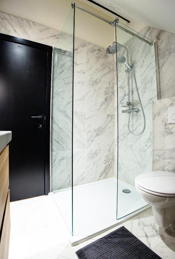 Luxury Suites Ambassador Anversa Esterno foto